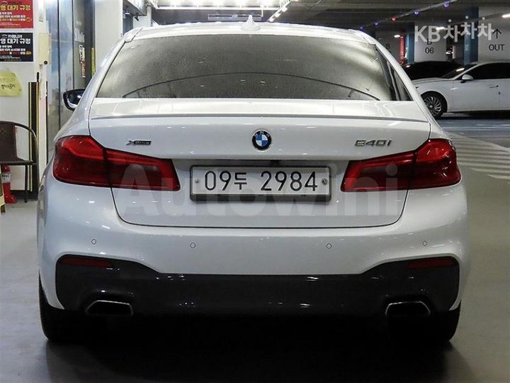 BMW 5 Series 2018 — 5
