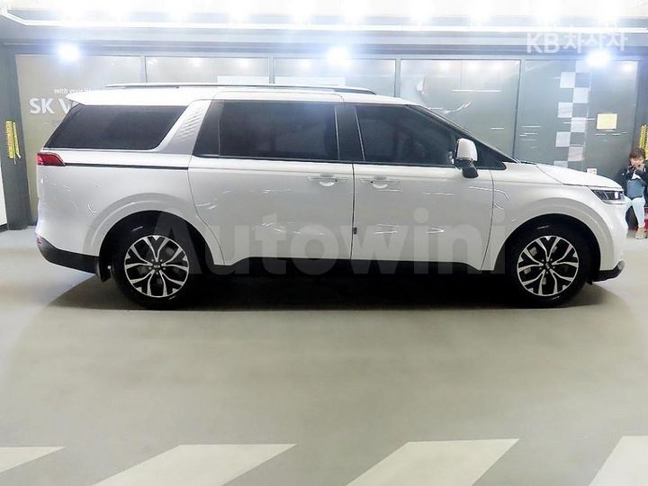 Kia Carnival 2021 — 3
