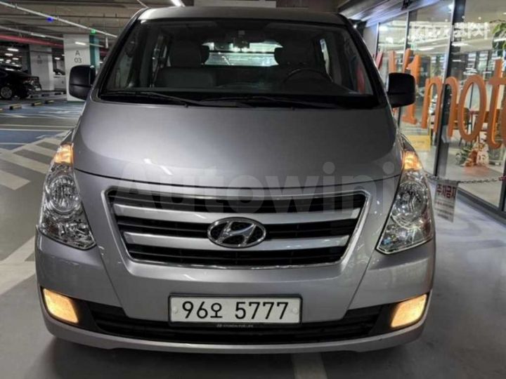 Hyundai Starex 2018 — 2