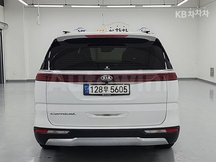 Kia Carnival 2021 — 3