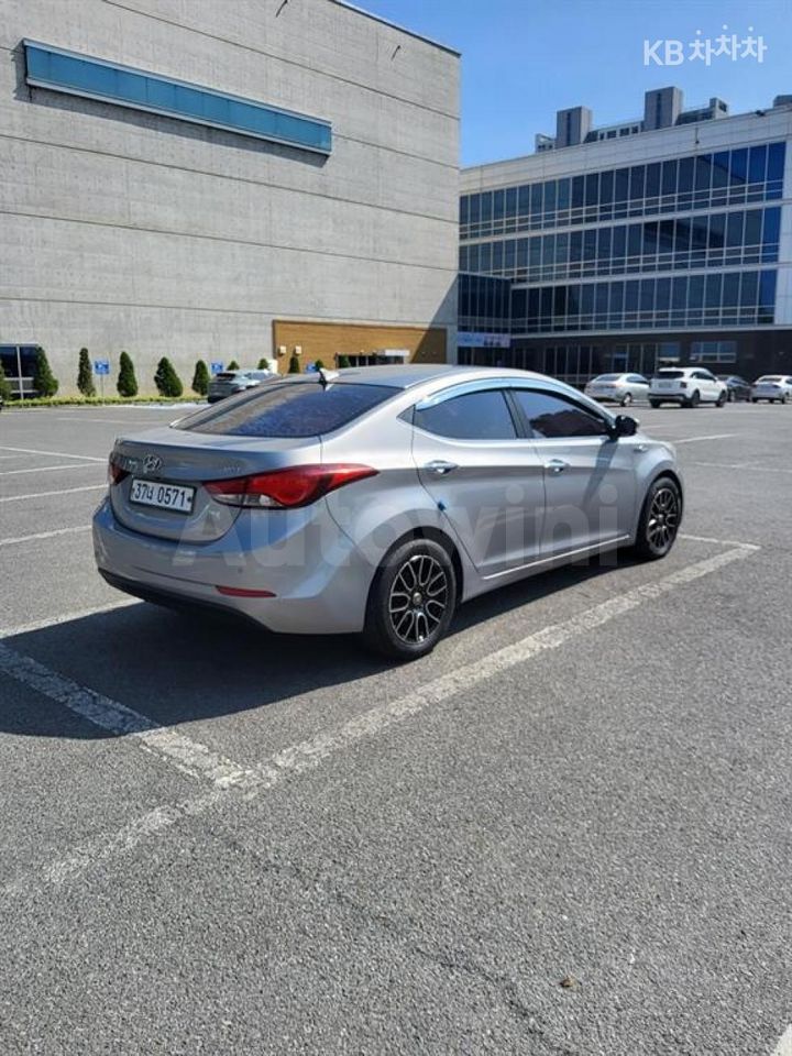 Hyundai Avante 2015 — 2