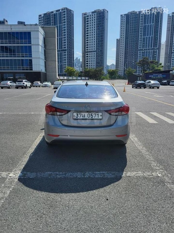 Hyundai Avante 2015 — 4