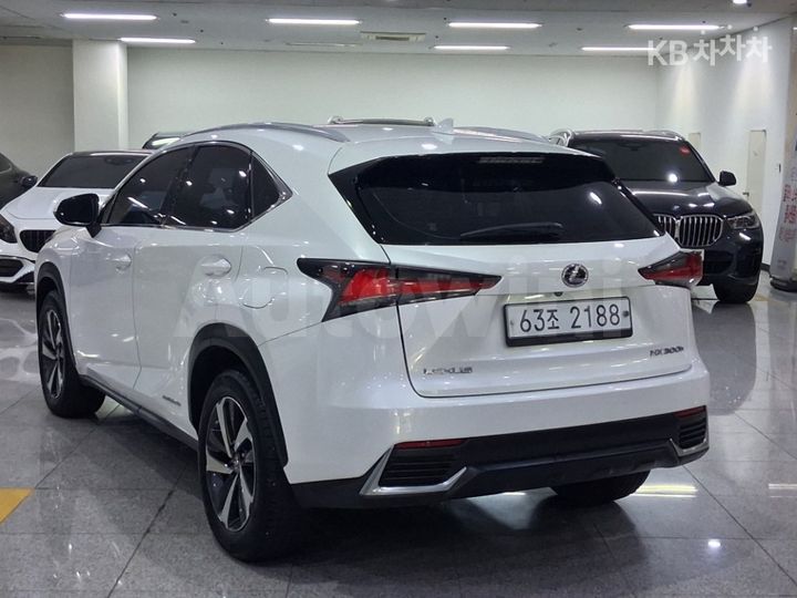 Lexus NX 2018 — 3