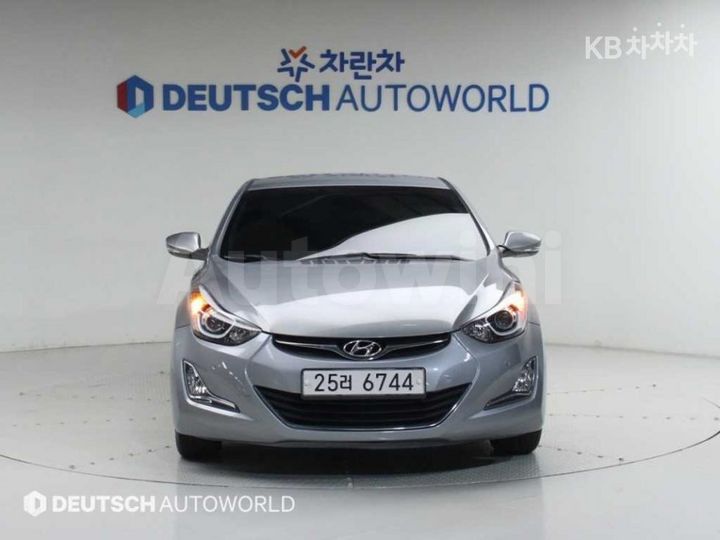 Hyundai Avante 2015 — 3
