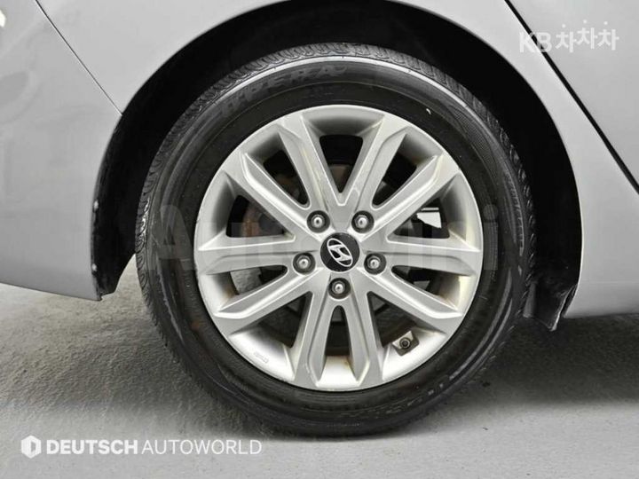 Hyundai Avante 2015 — 5