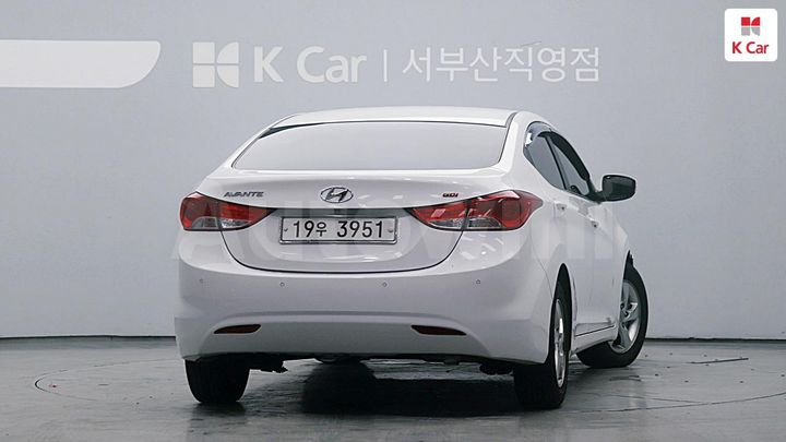 Hyundai Avante 2013 — 2