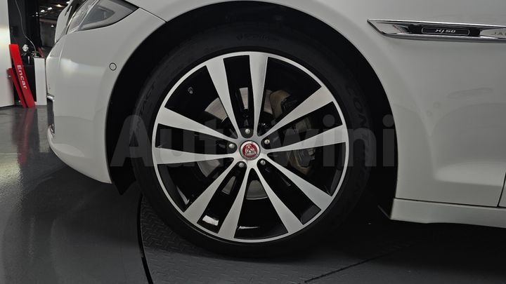 Jaguar XJ 2019 — 4
