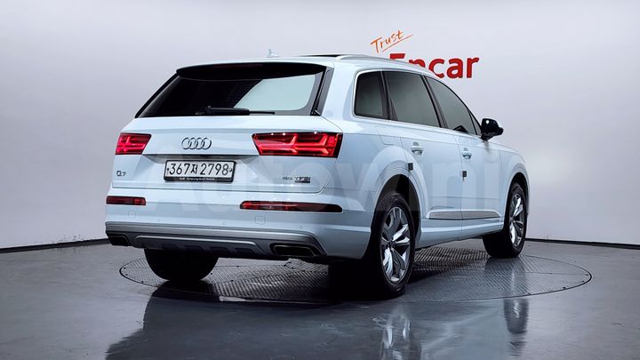 Audi Q7 2019 — 2