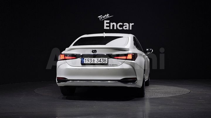 Lexus ES 2023 — 4