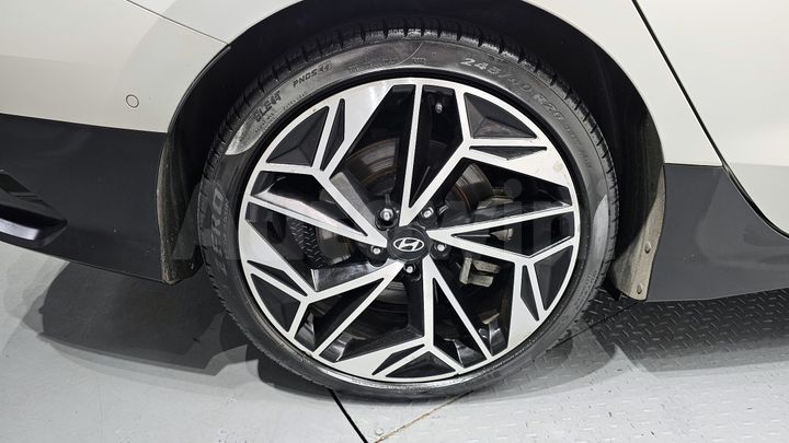 Hyundai Ioniq 2023 — 5