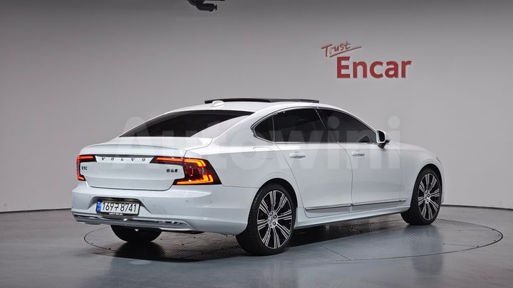 Volvo S90 2024 — 2