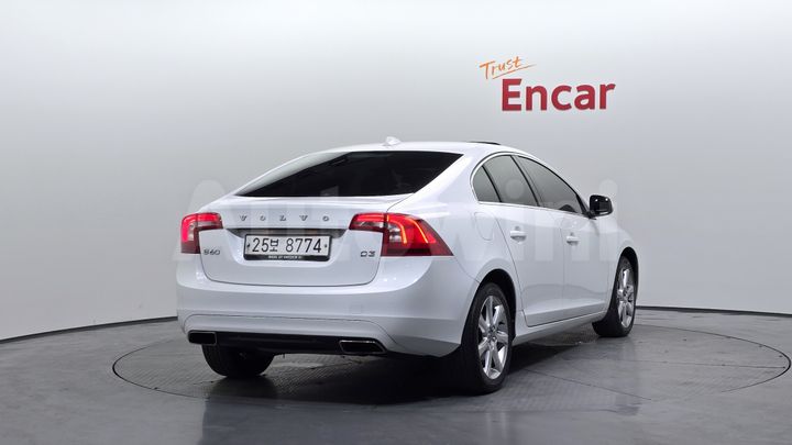 Volvo S60 2018 — 2