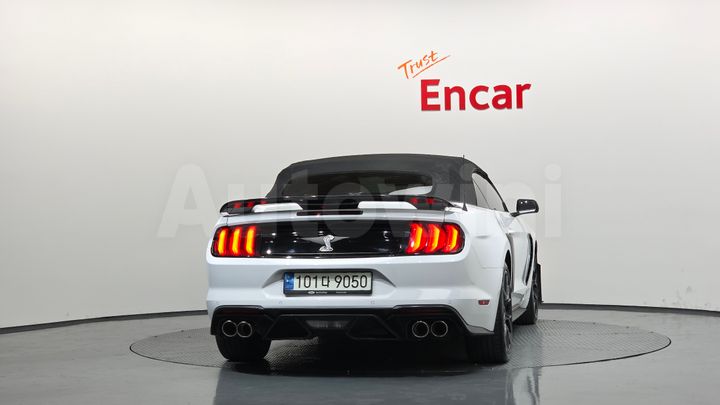 Ford Mustang 2021 — 4