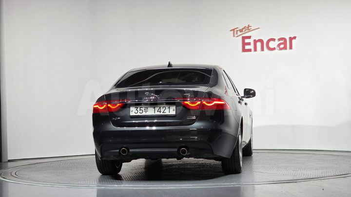 Jaguar XF 2018 — 4