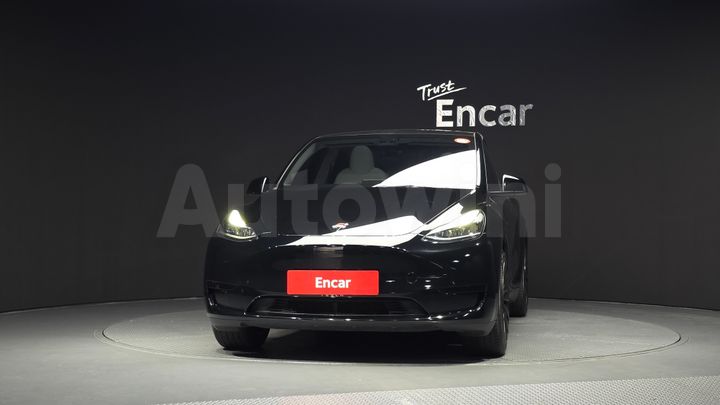 Tesla Model Y 2024 — 3