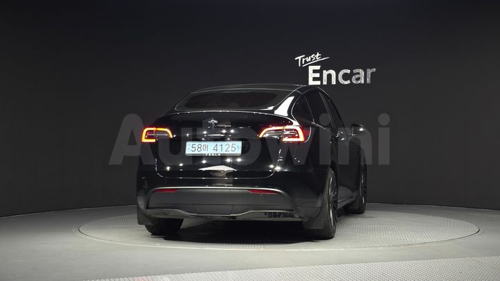 Tesla Model Y 2024 — 4