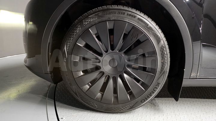 Tesla Model Y 2024 — 5
