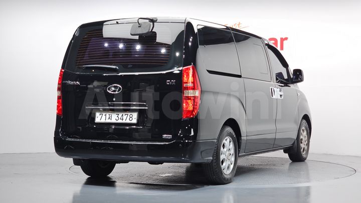 Hyundai Starex 2011 — 2