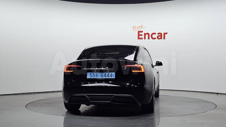Tesla Model 3 2024 — 3