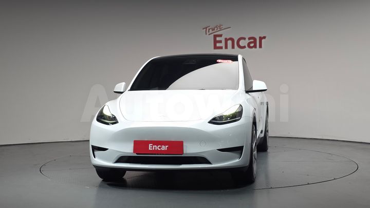 Tesla Model Y 2024 — 2