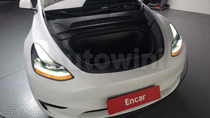 Tesla Model Y 2024 — 5