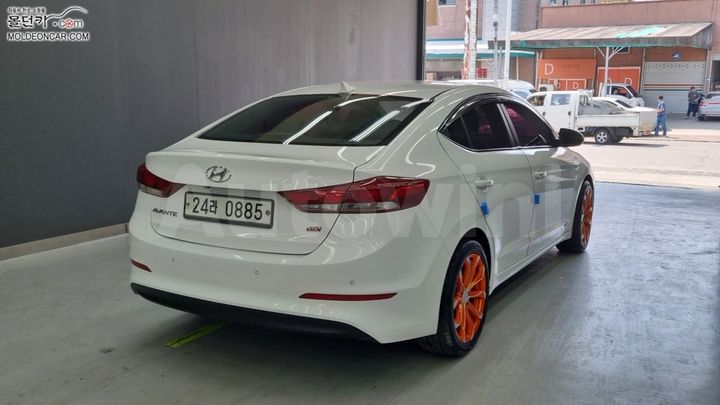 Hyundai Avante 2015 — 2