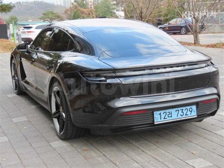 Porsche Taycan 2022 — 4