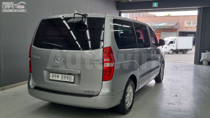 Hyundai Starex 2013 — 2