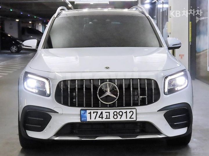 Mercedes Benz GLB Class 2023 — 2