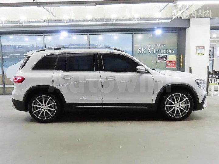 Mercedes Benz GLB Class 2023 — 3