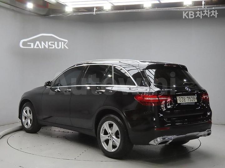 Mercedes Benz GLC Class 2018 — 3