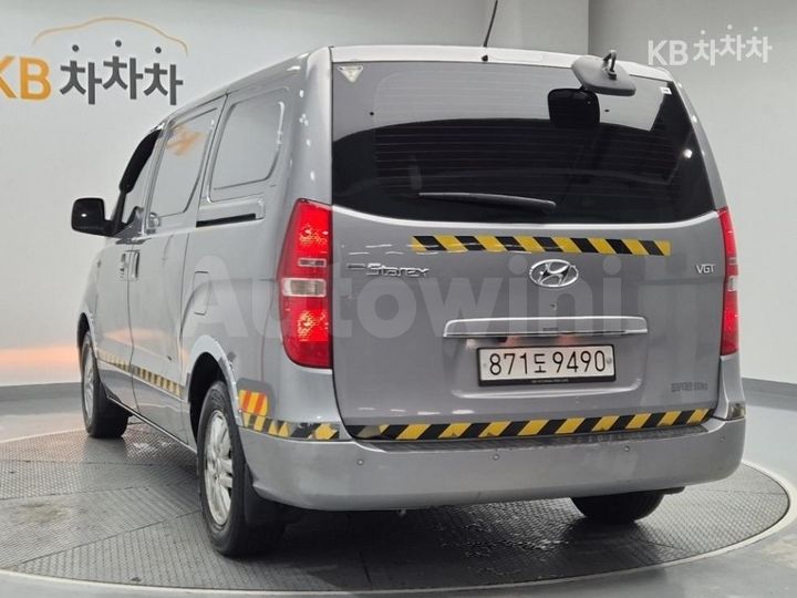 Hyundai Starex 2016 — 2