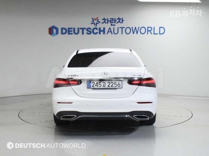 Mercedes Benz E Class 2021 W1KZF0FBXMA879754 — 4