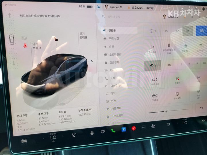 Tesla Model Y 2025 — 5