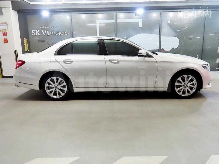 Mercedes Benz E Class 2019 — 3