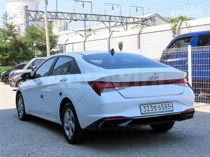 Hyundai Avante 2021 — 3