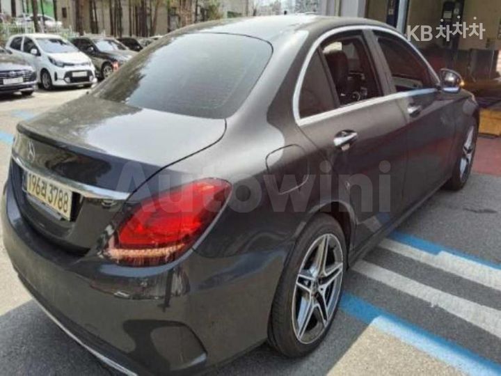 Mercedes Benz C Class 2021 — 3