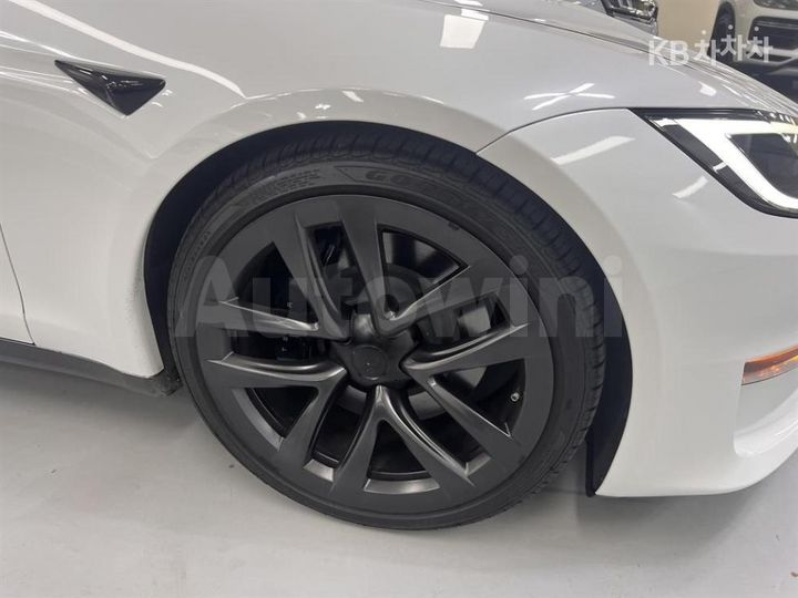 Tesla Model S 2023 — 3