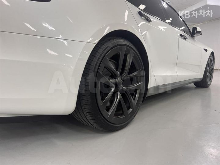 Tesla Model S 2023 — 4
