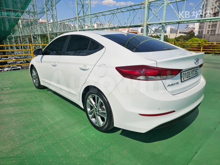 Hyundai Avante 2018 — 4