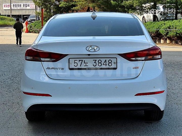 Hyundai Avante 2017 — 4