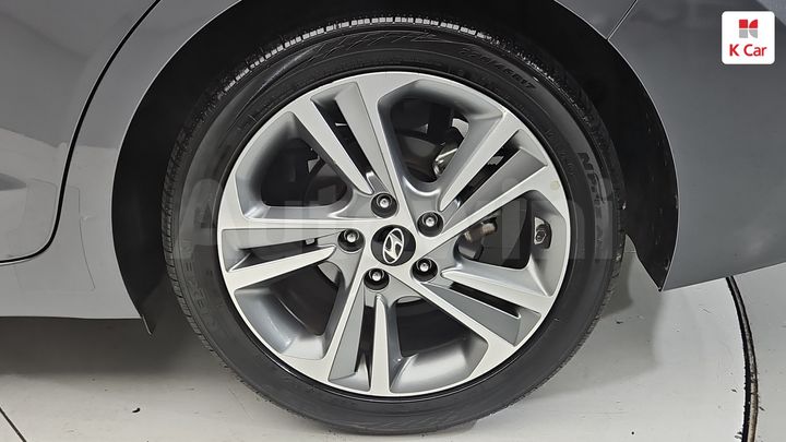 Hyundai Avante 2018 — 3