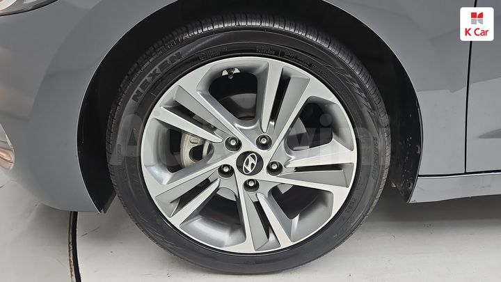 Hyundai Avante 2018 — 4
