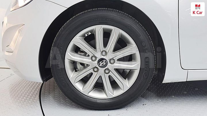 Hyundai Avante 2015 — 5