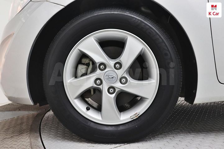 Hyundai Avante 2015 — 5
