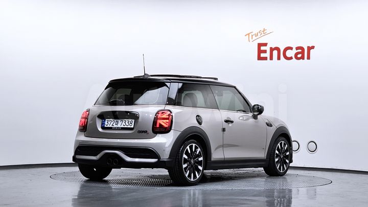 Mini Cooper 2023 — 3