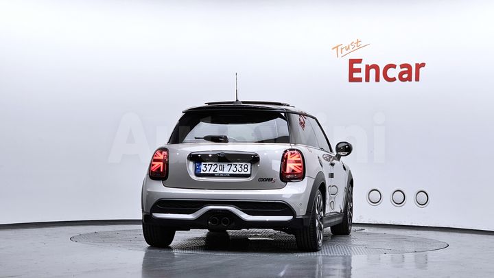 Mini Cooper 2023 — 5