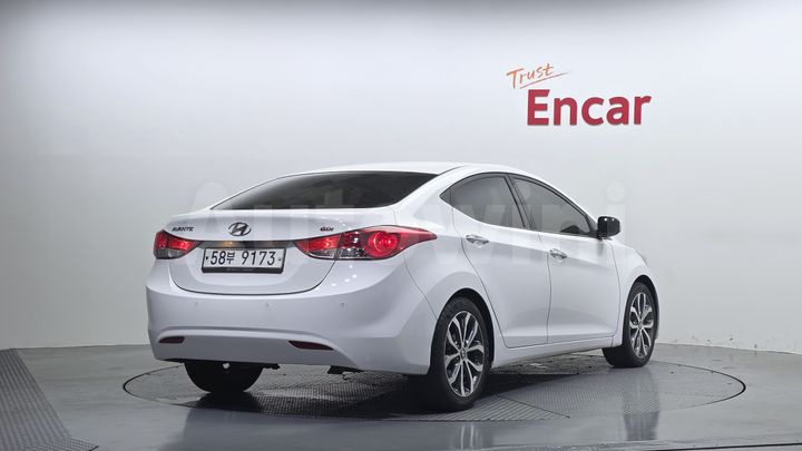 Hyundai Avante 2013 — 2