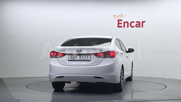 Hyundai Avante 2013 — 4