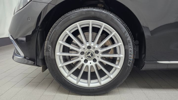 Mercedes Benz E Class 2023 — 5